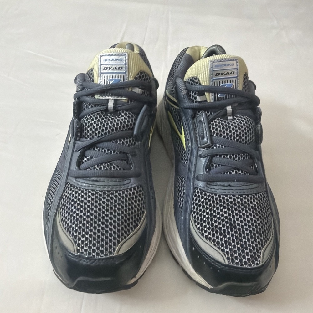 Brooks Dyad 7 Women's Running Athletic Shoes Gray/ Yellow Sz 10.5 B Gym Shoe Fit - Picture 2 of 16